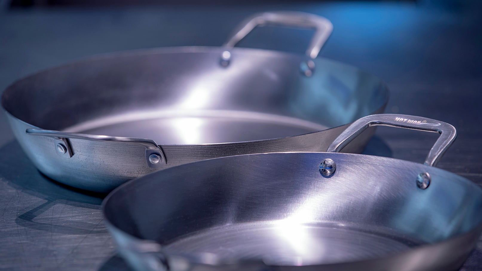 Preparing your paella pan before use.