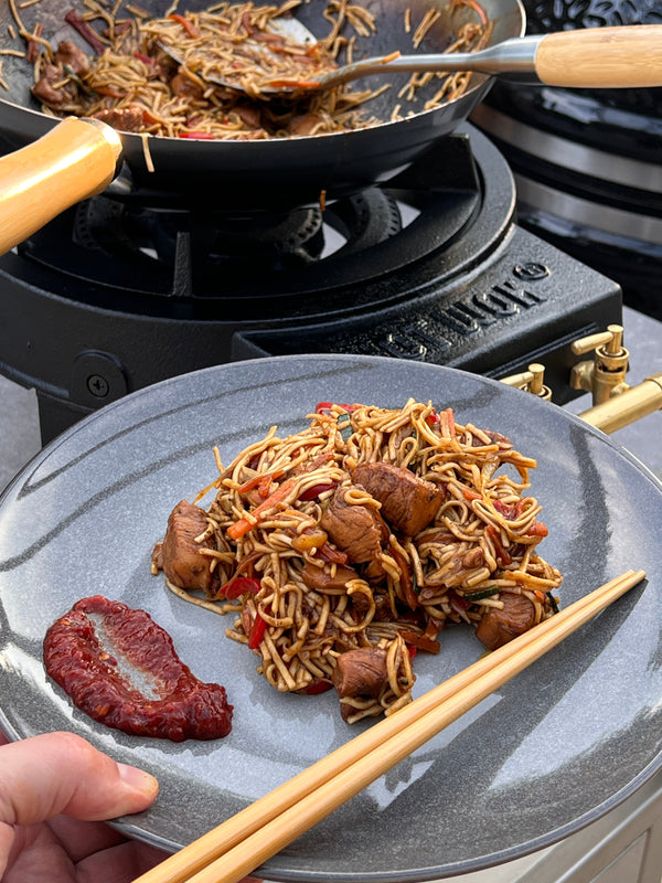 Sauté asiatique au poulet, légumes frais et nouilles