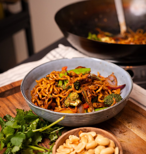 Colorfull Wok Noodles with Crispy Tofu and Peanut Sauce