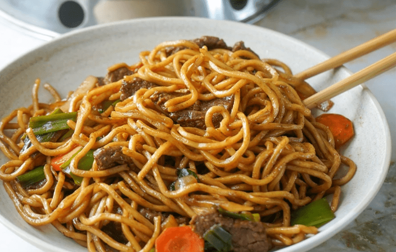 Noodles with hoisin and beef - HOT WOK