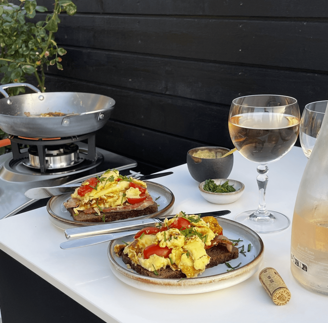 Omelette on a HOT WOK - HOT WOK